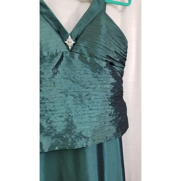 Gorgeous Green Size 10 Patra Long Dupioni Silk Formal Dress With Optional Shawl - Picture 2 of 6